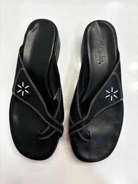 Clarks Black Leather Women’s Cross-Strap Slide Sandals, Y2K